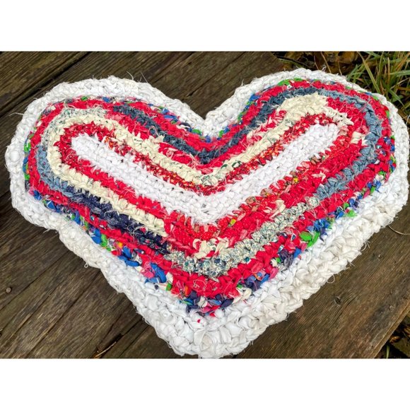 Vintage Heart Shaped Rag Rug Accent Pillow Farmhouse Primitive Red White - Picture 5 of 16